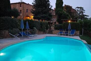 리조트 Borgo La Grancia