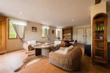 민박 Hébergements Insolites Domaine Arvor Spa