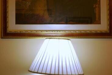 تختخواب و صبحانه Chiaro Di Luna Viale Italia