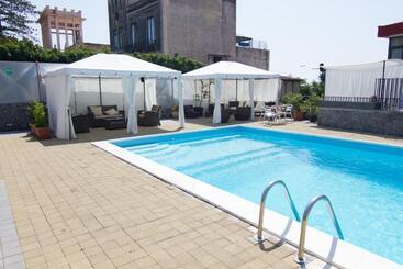 تختخواب و صبحانه La Terrazza