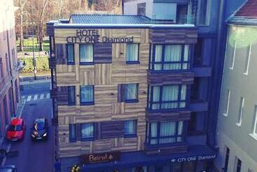 هتل Apeiro City Avant Garde