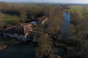 فندق Logis Hôtel Le Chantoiseau