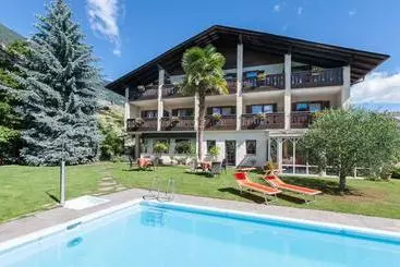 ホテル Pension Weingarten