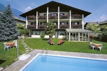 ホテル Pension Weingarten