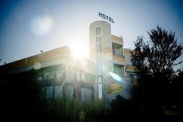 בית מלון כפרי Select