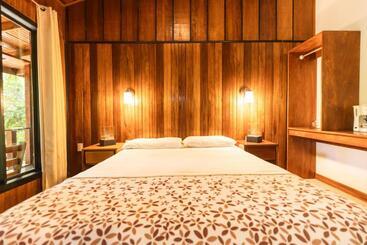 בית מלון כפרי Jaguarundi Jungle Lodge   Monteverde