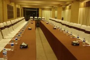 هتل Chinar Family Resort