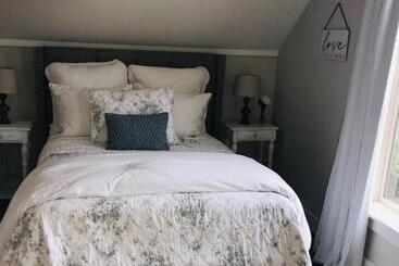 酒店 The Farmhouse Inn & Kitchen, 2 Blocks From Downtown Whitefish, Montana