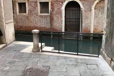 Le Due Corone Bed & Breakfast