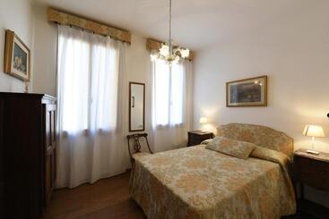 Le Due Corone Bed & Breakfast