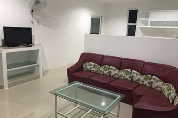 דירות לתיירים The Canal Villas Khaolak