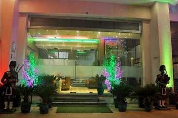 Sydney Grand Hotel & Resort