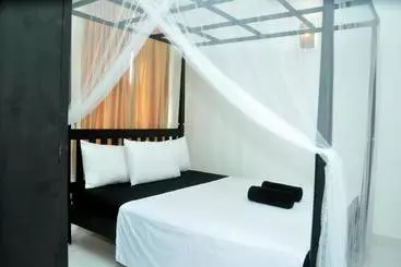 تختخواب و صبحانه Bon Accord Mirissa