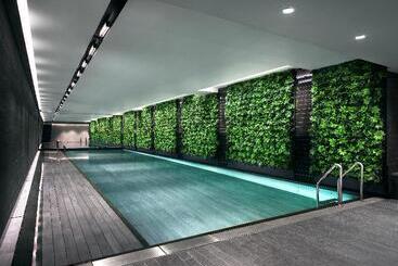 هتل The Murray, Hong Kong, A Niccolo