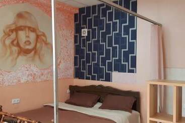 هتل Full House Hostel