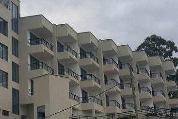 בית מלון כפרי The Alps