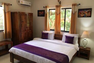 אתר נופש Monarch Suites