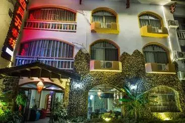 Zhangjiajie April Hostel