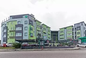 Swing & Pillows   Apple Hotel Shah Alam