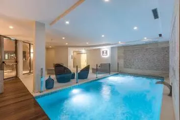 Hotel Caneiros Luxury House & Suites