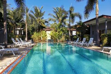 فندق Again At Naiharn Beach Resort