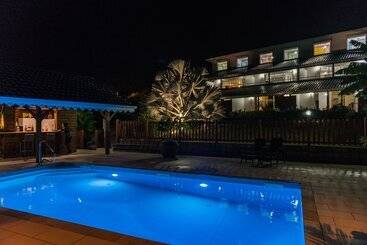 آپارتمان Makare Lagoon Club