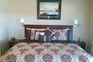 민박 Friday Harbor Grand