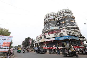 Hotel Nova Cross Road