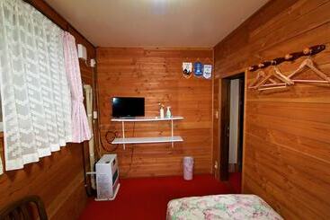 בית מלון כפרי Pension Nugget Inn