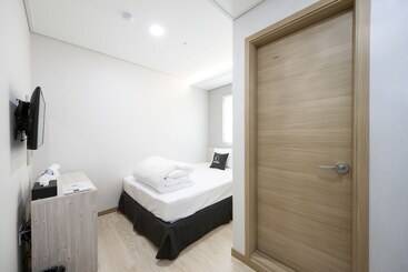 Pensió Kguesthouse Premium Nampo 1