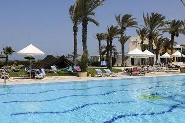 호텔 Al Jazira Beach