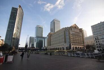דירות לתיירים Canary Wharf   Corporate River View Apartments