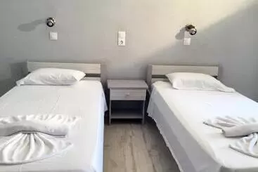 هتل Plubis Studios