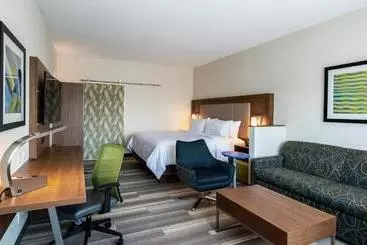 هتل Holiday Inn Express & Suites Kelowna   East, An Ihg