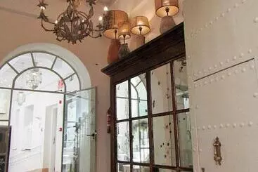 Otel Overland Suites Catedral