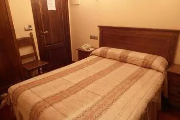 Hotelli Hostal Virgen De La Encina