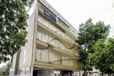 Fabhotel Iwe Studio Yelahanka