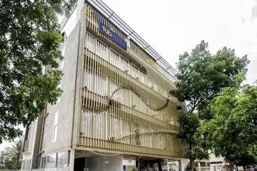 Fabhotel Iwe Studio Yelahanka