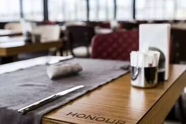 Hotel Honour