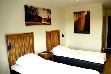 Отель Woodlands Country Club