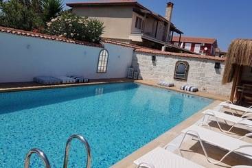 تختخواب و صبحانه Lilaverde Alacati   Adults Only