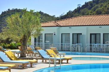 Z Exclusive Hotel And Villas