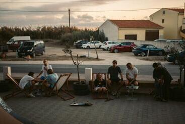 פונדק Selina Peniche