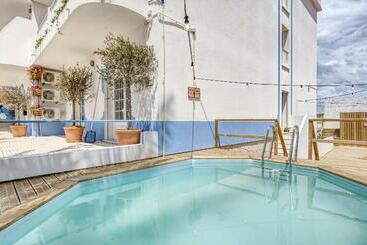 Fogadó Selina Peniche