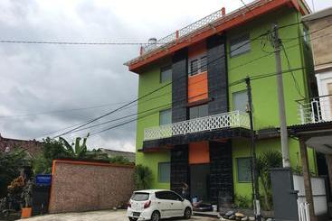 호스텔 Reddoorz Near Ubud Village