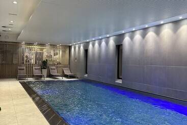 هتل Martin S All Suites