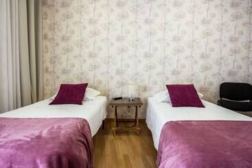 הוסטל Central Guest House