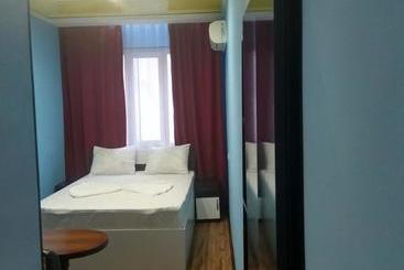 هتل Tetatet  Yerevan