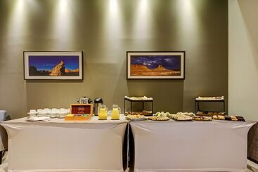 Hotel La Quinta By Wyndham Santiago Aeropuerto