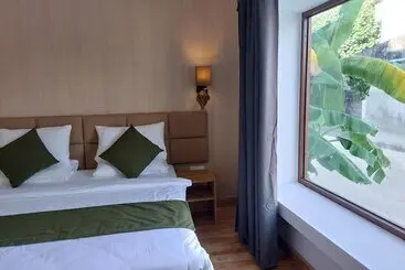 Hotel Comfy Cool Breeze By Emzaz